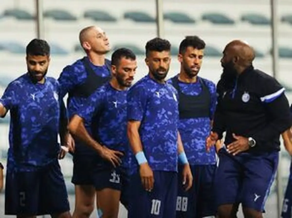 
تیم فوتبال استقلال وارد جده شد
