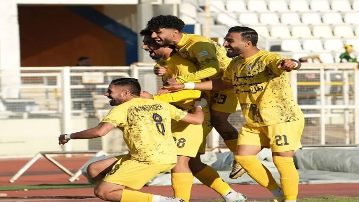 نوسان عجیب فجر سپاسی؛ قله و قعر در یک فصل