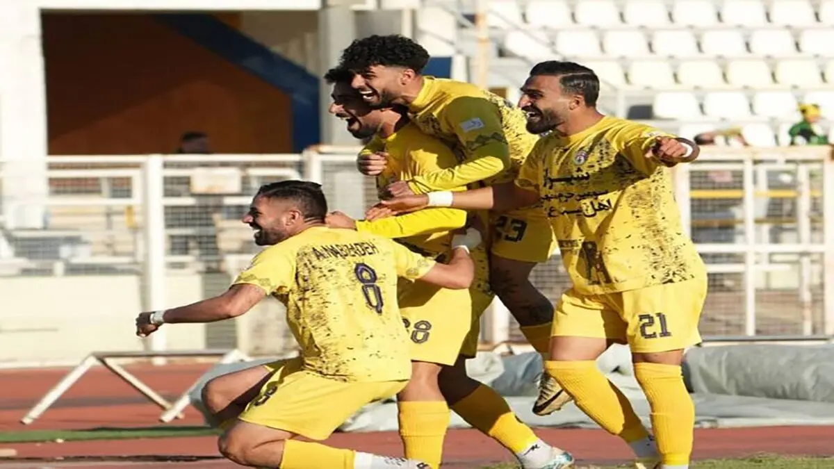 نوسان عجیب فجر سپاسی؛ قله و قعر در یک فصل