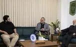 دیدار زاکانی با خانواده شهید حاجی زاده
