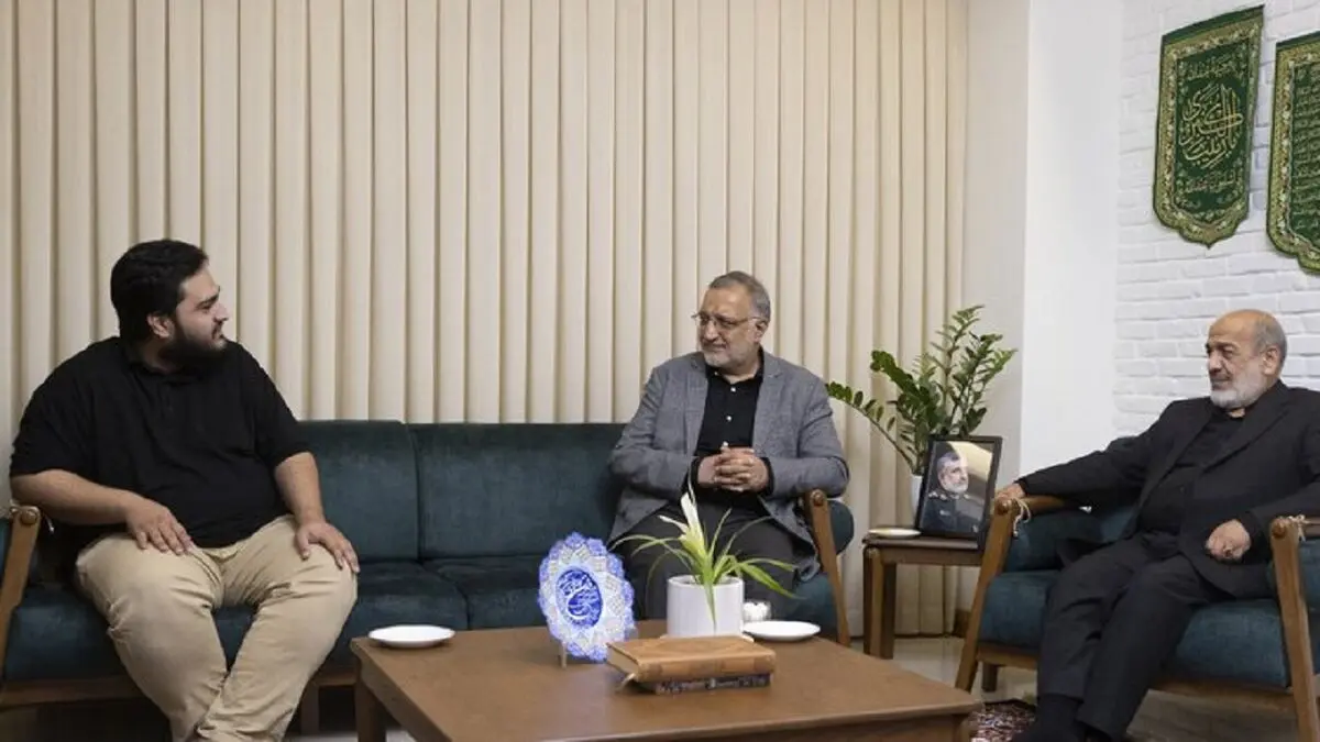 دیدار زاکانی با خانواده شهید حاجی زاده