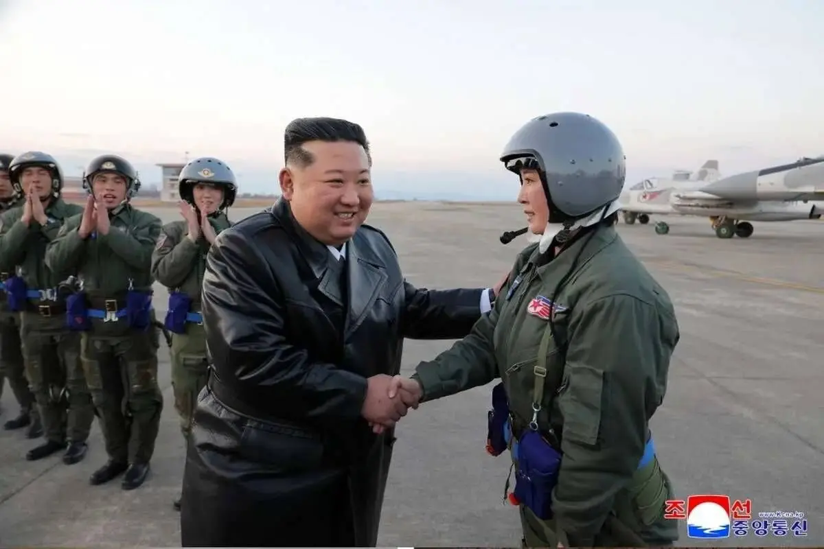 زنان خلبان در نیروی هوایی کره‌شمالی+تصاویر