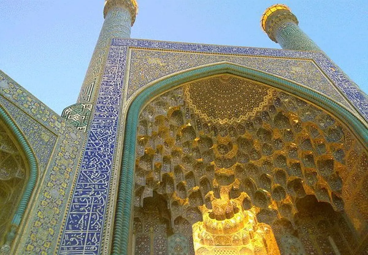 مرمت گنبد مسجد امام (ره) از نیمه گذشت