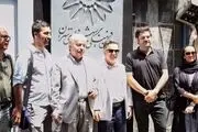 تجمع اعتراضی عوامل فیلم «دشمن زن» مقابل سازمان فرهنگی هنری شهرداری