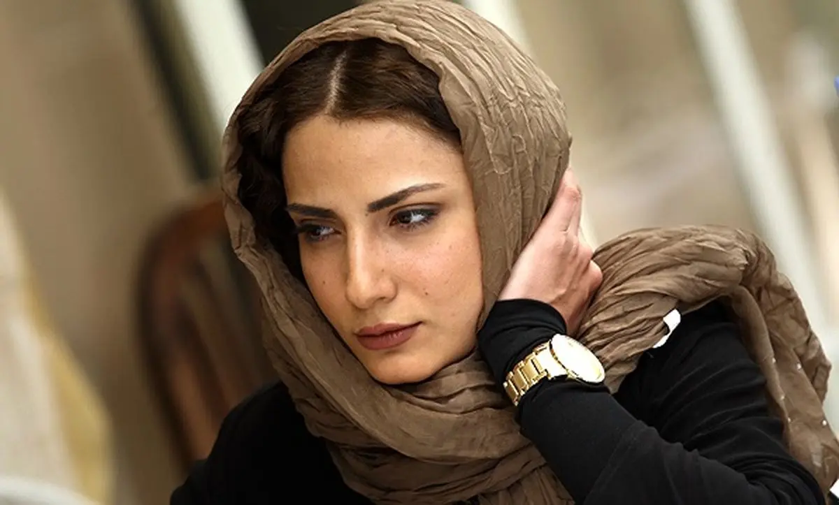 چهره آشفته و موهای بهم ریخته خانم بازیگر/ عکس