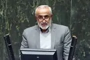 مقابل تناقض گویی و متقلبانه رأی گرفتن از مجلس می‌ایستم