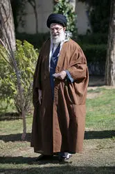 رهبر معظم انقلاب به مناسبت روز دختکاری نهال کاشتند/گزارش تصویری