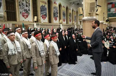 دیدار پیشکسوتان و فعالان دفاع مقدس و مقاومت با رهبر انقلاب/گزارش تصویری