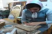 تجلی صنعت چوب در سرپنجه های بانوی کُردستانی