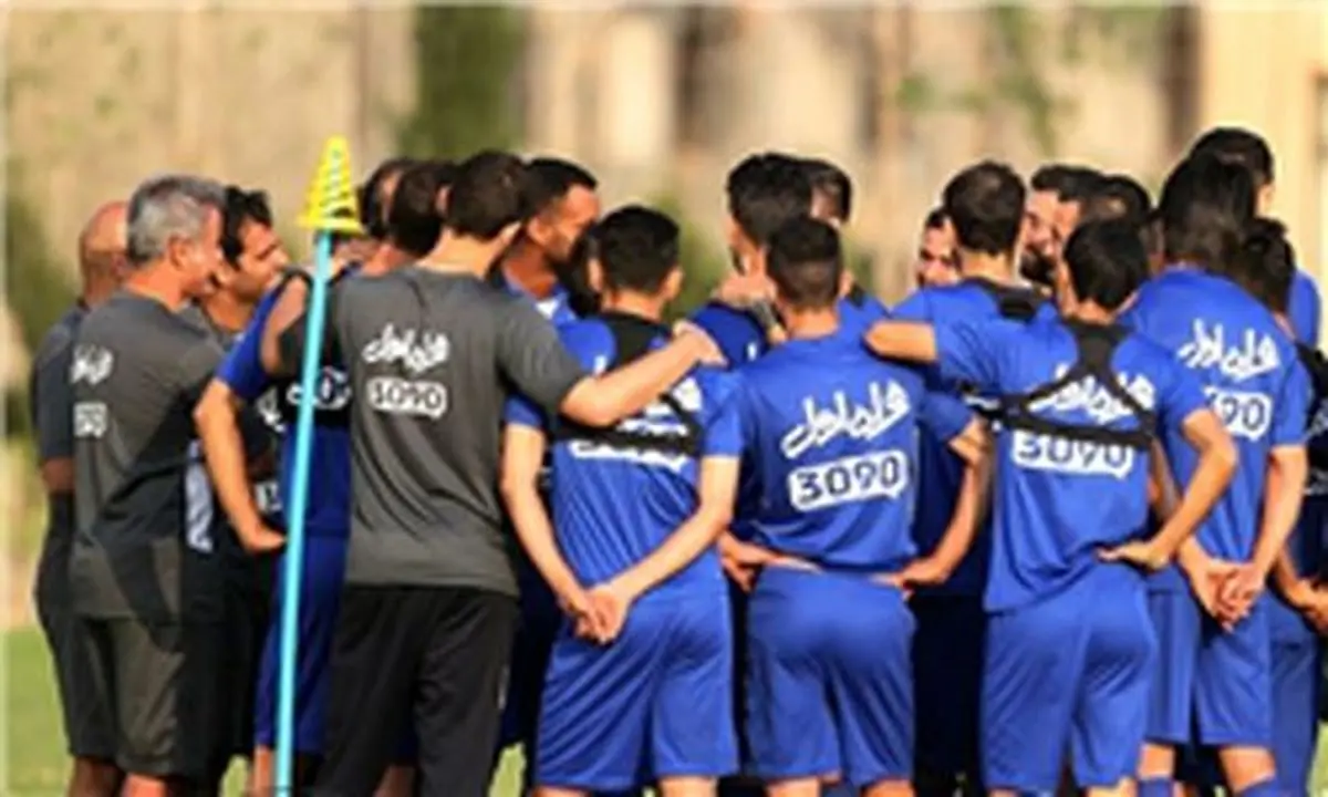 کری خوانی دروازه بان استقلال برای پرسپولیسی ها/ عکس