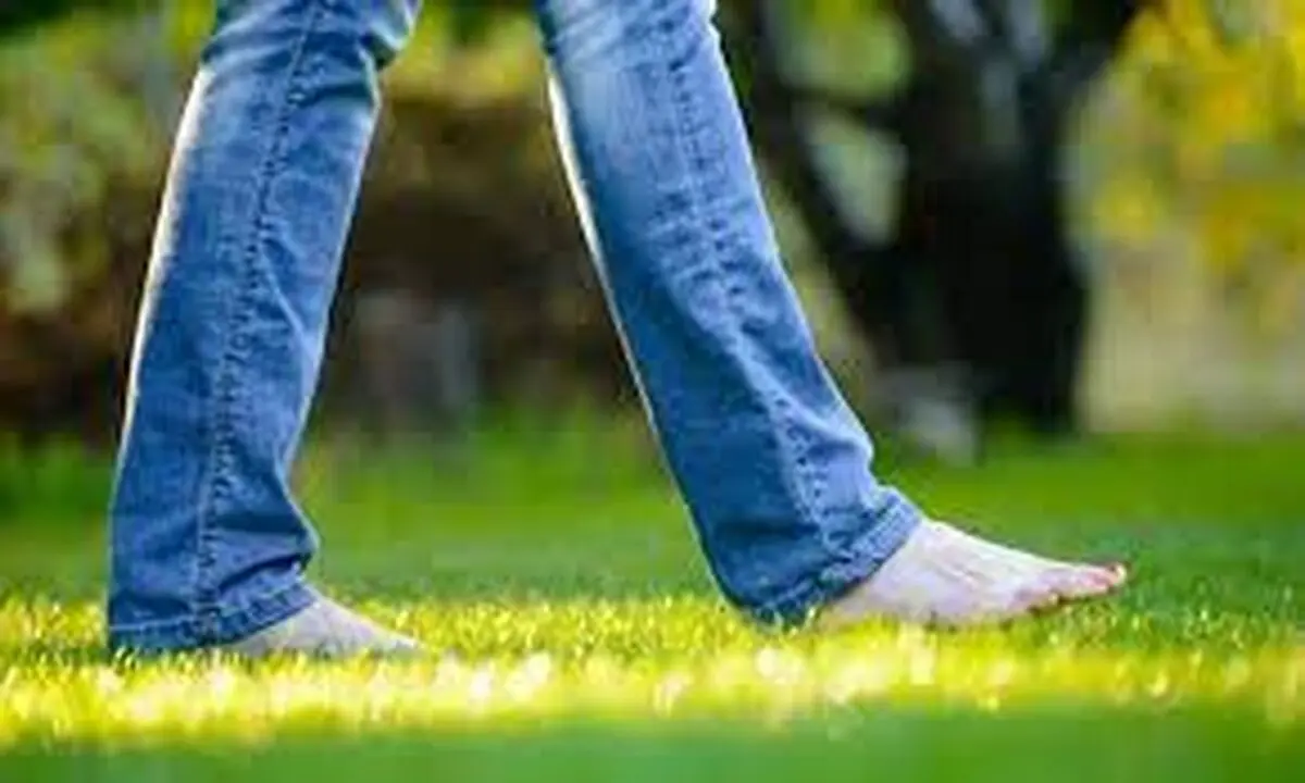 از پا برهنه راه رفتن چه می‌دانید؟