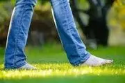 از پا برهنه راه رفتن چه می‌دانید؟