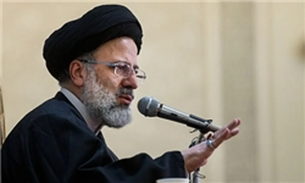 تولیت آستان قدس تصاویری از رهبر انقلاب در حرم امام رضا منتشر کرد +تصاویر