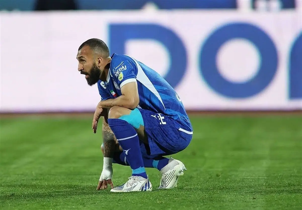 لقب عجیبی که باشگاه استقلال به روزبه چشمی داد