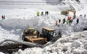 بارش برف سنگین جاده چالوس را برای سه روز مسدود کرد