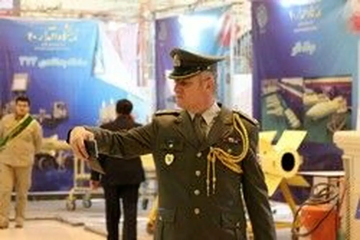خارجیها با دستاوردهای نظامی ایران سلفی گرفتند +تصاویر