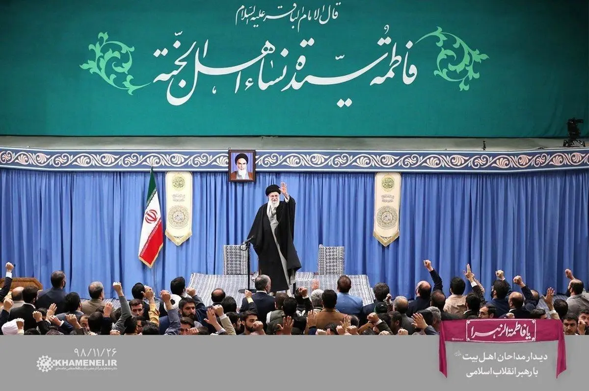
ترجمه حدیث نصب شده در دیدار مداحان با رهبر انقلاب
