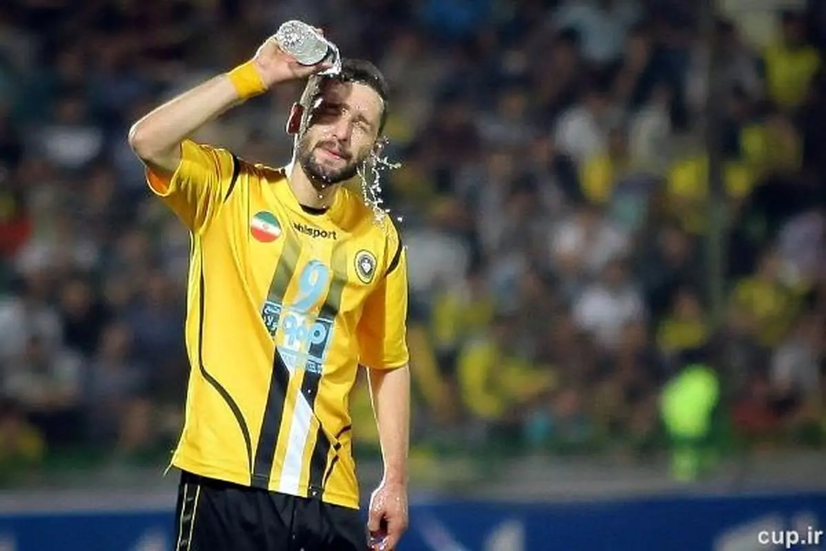 مهاجم سابق پرسپولیس با استقلال وارد مذاکره شد