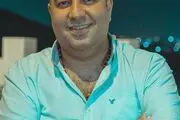 علی اوجی به همراه مادر زنش در رستوران