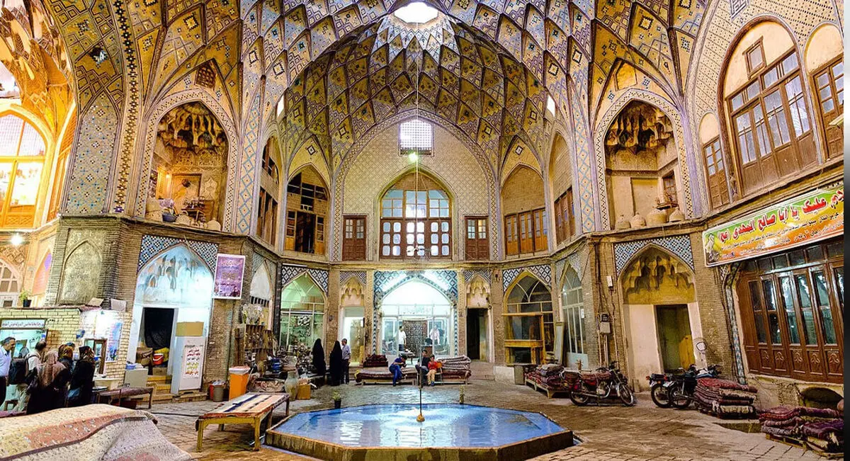 اولین مانکن زن زنده ایران در بازار تهران! +فیلم