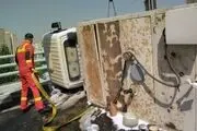 واژگونی یک خودرو حامل بنزین در بزرگراه یادگار امام+ فیلم
