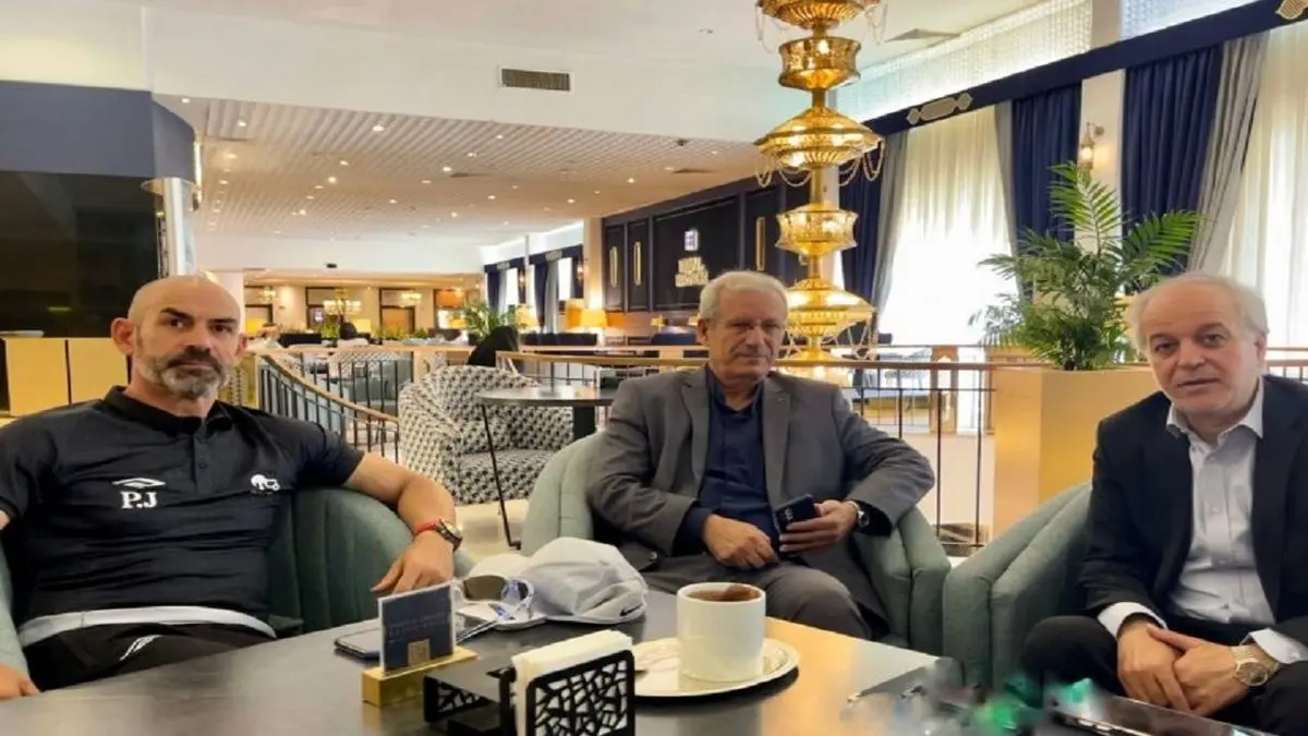 خمز لیست داد و از ایران رفت
