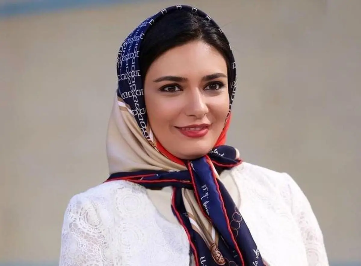 سربند عجیب و غریب لیندا کیانی /عکس