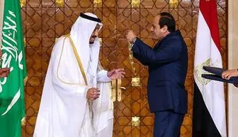 قلاده مصری بر گردن شاه سعودی! +عکس