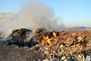 آتش سوزی وسیع در محل دفن زباله های میبد به بار آورد