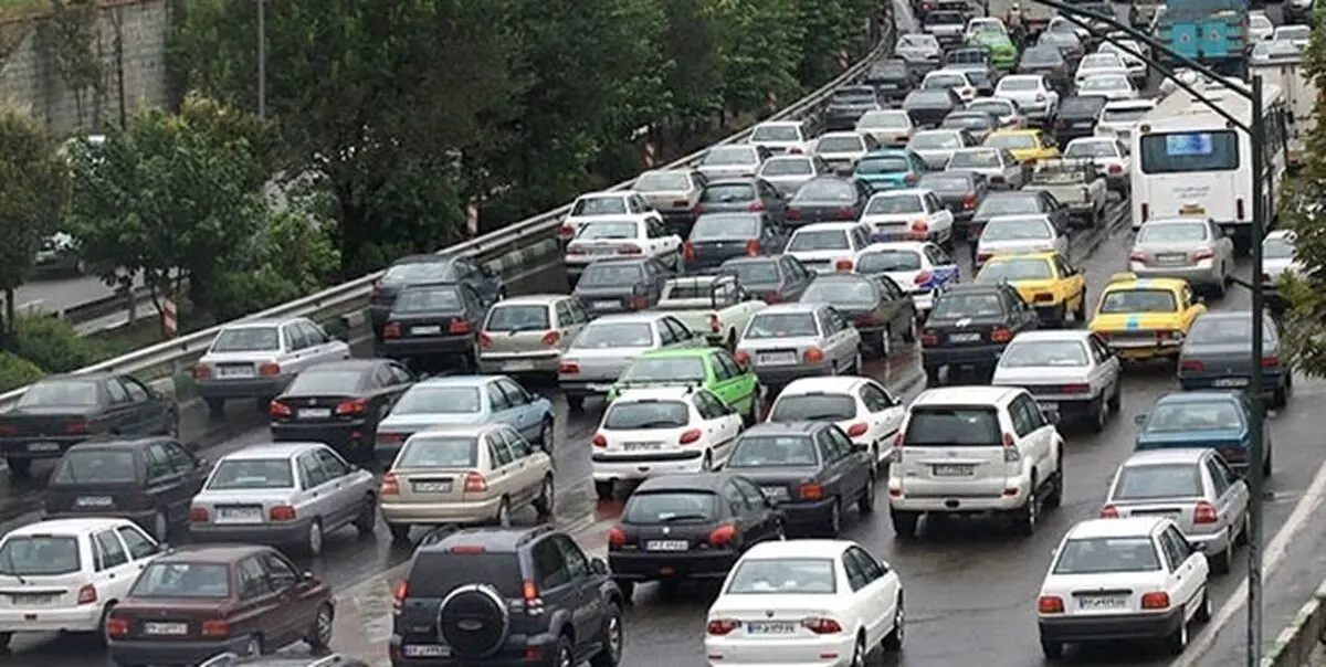 ترافیک سنگین در خیابان آزادی و میدان ٩ دی
