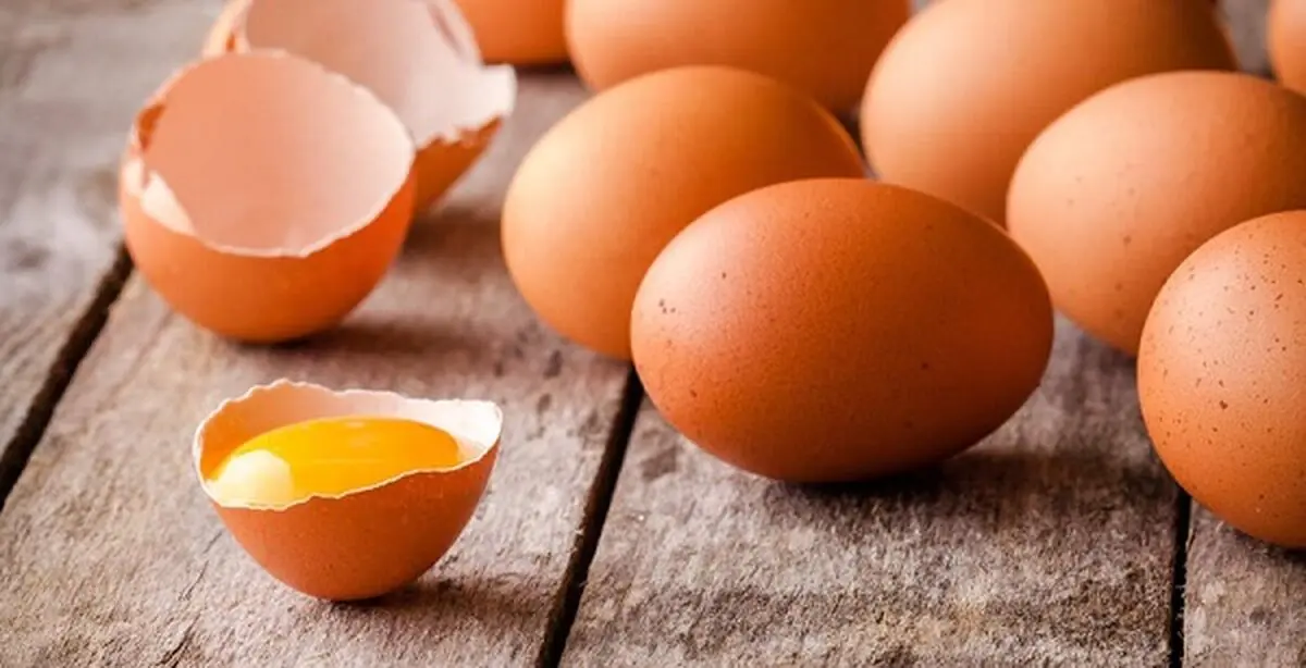 آیا خوردن تخم‌مرغ ترک‌خورده مضر است؟
