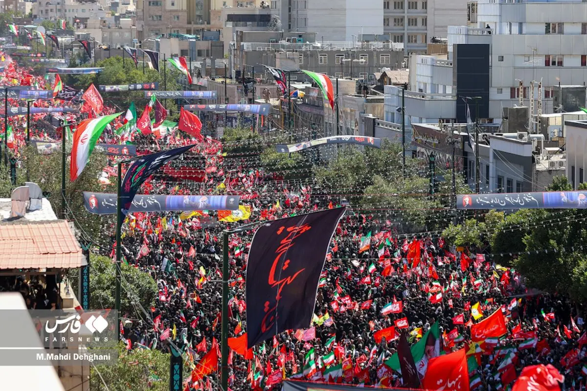 فیلم/ تشییع رهبر شهید انقلاب در مشهد از زاویه دوربین رویترز