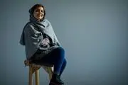 رقص گل های داوودی در دستان زیبا کرمعلی /عکس