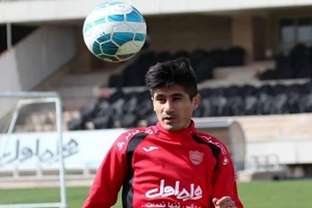 مدافع سابق پرسپولیس استقلالی می شود