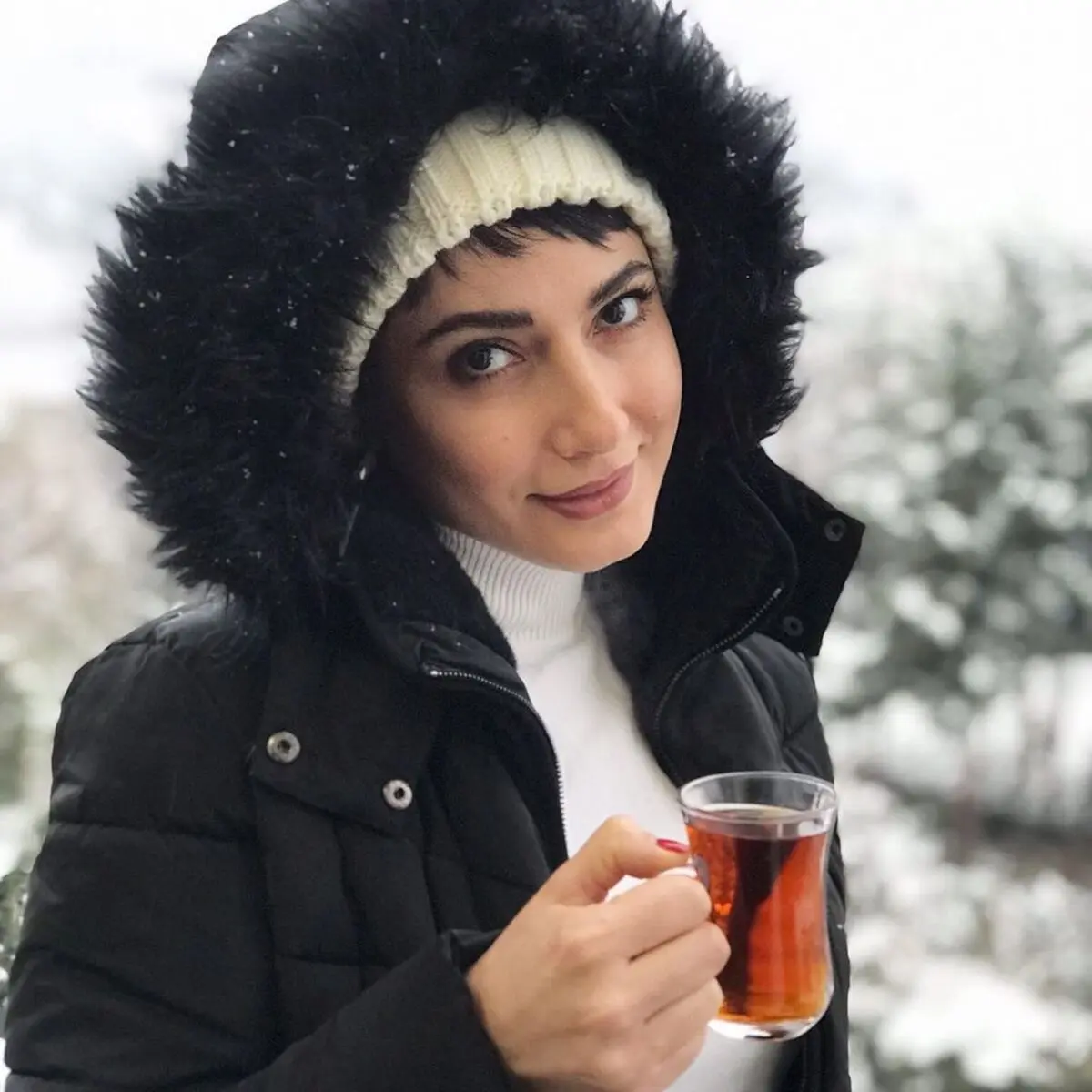 سمیرا حسن پور در ماشینش + عکس