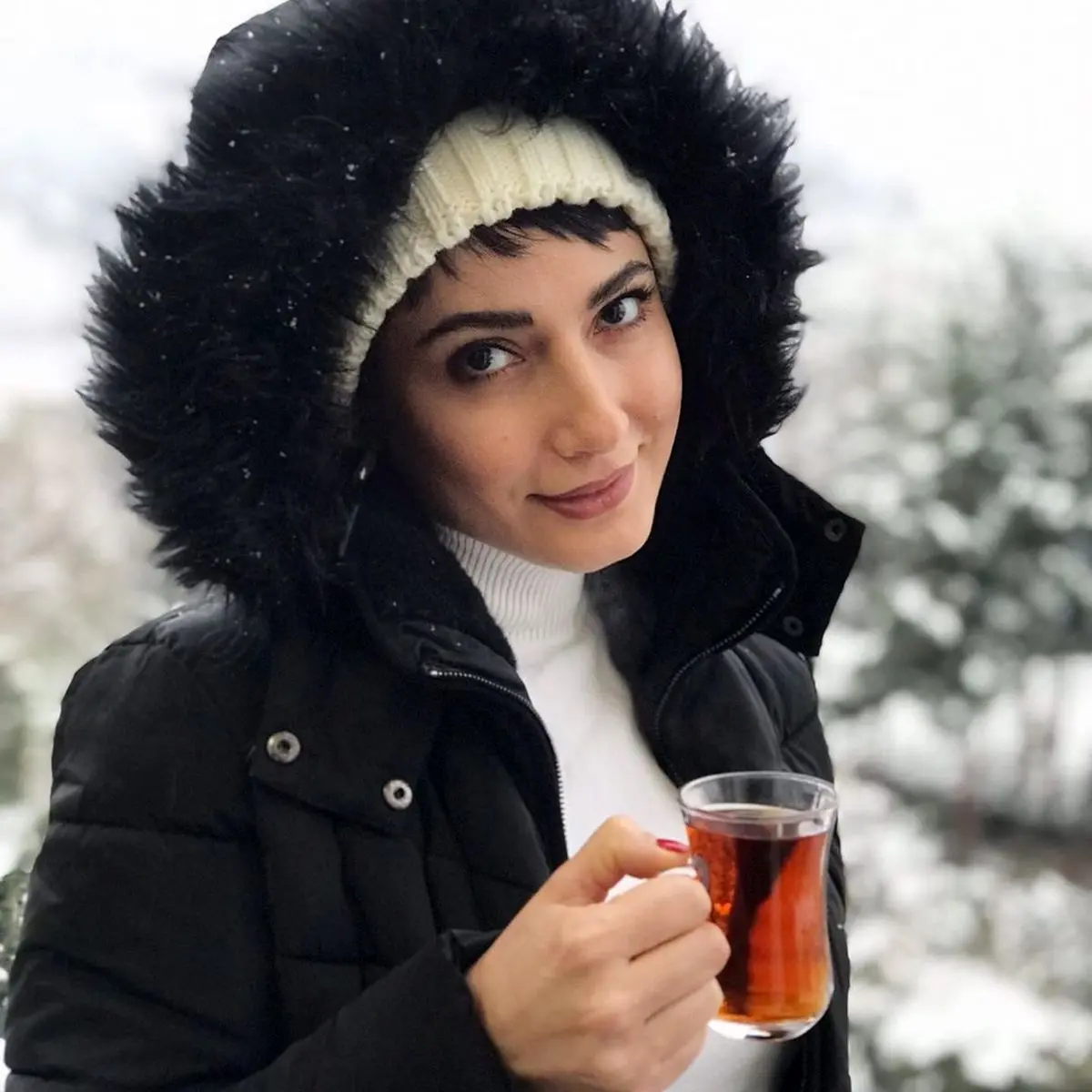 سمیرا حسن پور در ماشینش + عکس