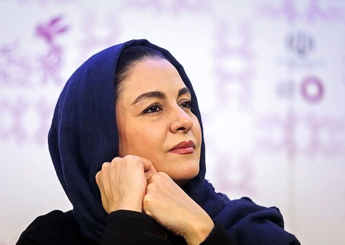 مریلا زارعی بلیط میفروشد
