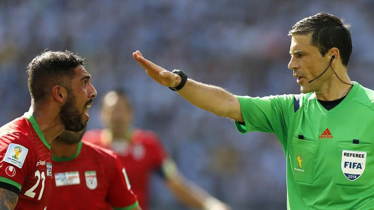 داور جنجالی فینال لیگ قهرمانان اروپا را سوت می زند