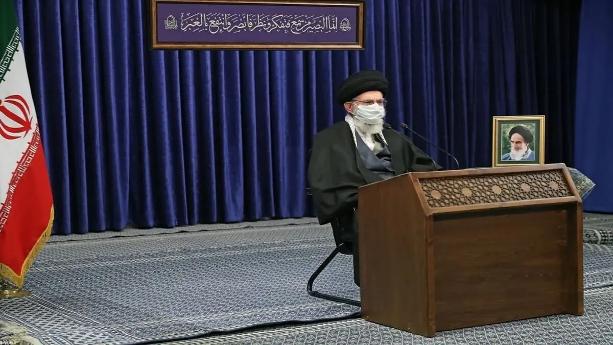 معنی کتیبه نصب شده در ارتباط تصویری رهبر انقلاب با مردم آذربایجان شرقی
