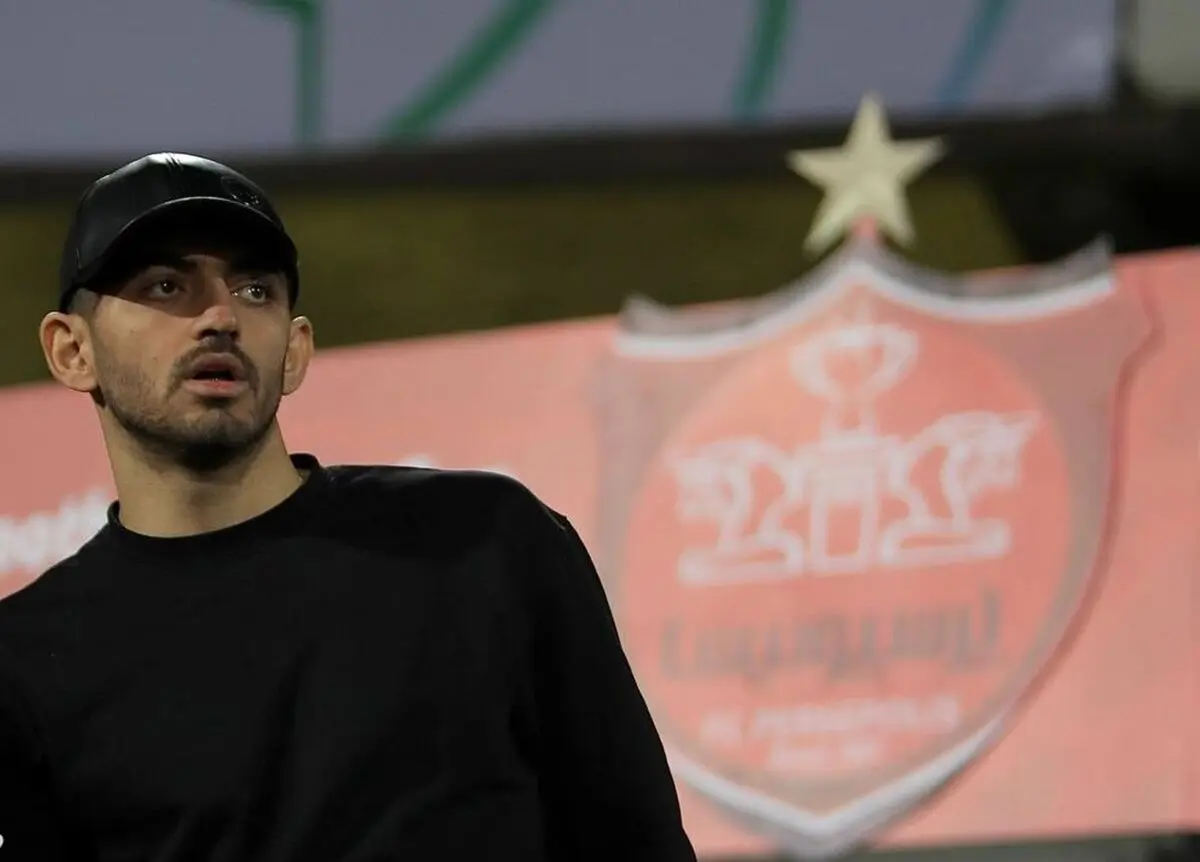 عکس یادگاری مهدی ترابی با هواپیمای پرسپولیس

