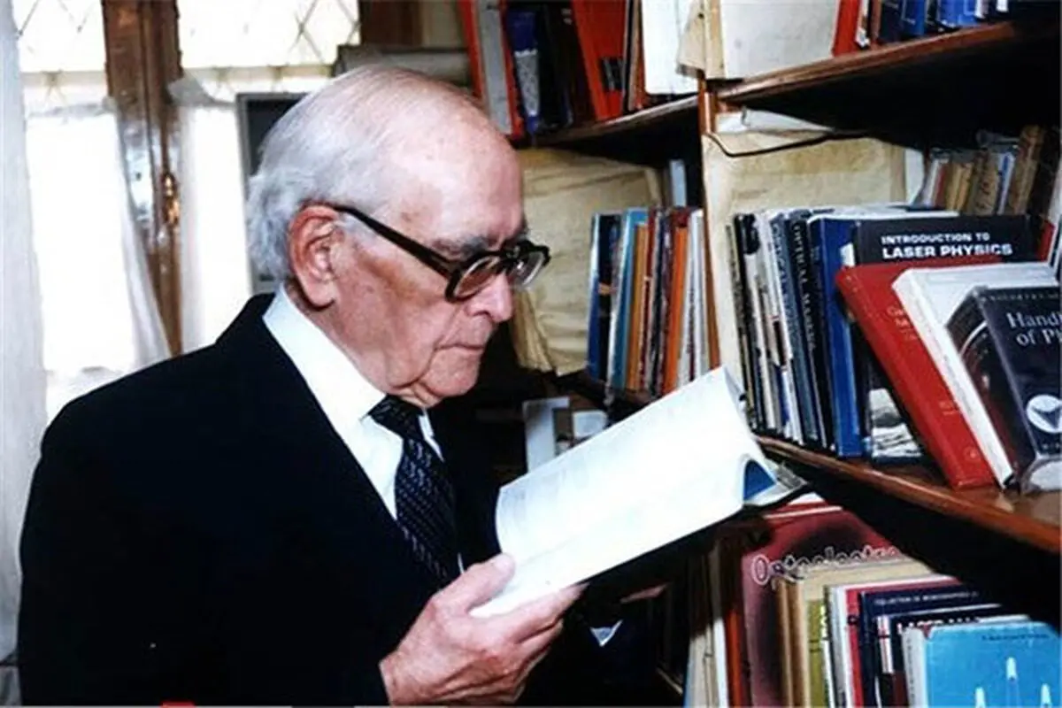 زندگی پروفسور حسابی روی آنتن رادیو نمایش
