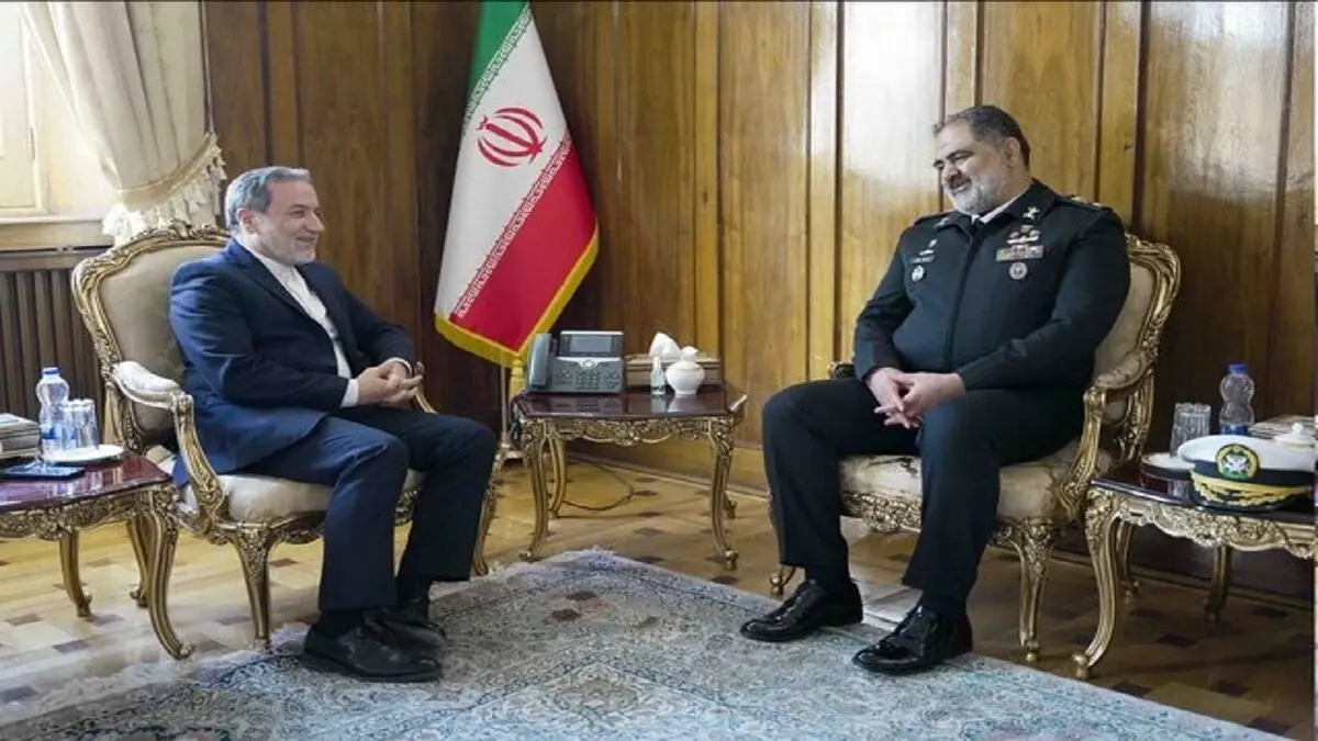 
دیدار فرمانده نیروی دریایی ارتش با عراقچی
