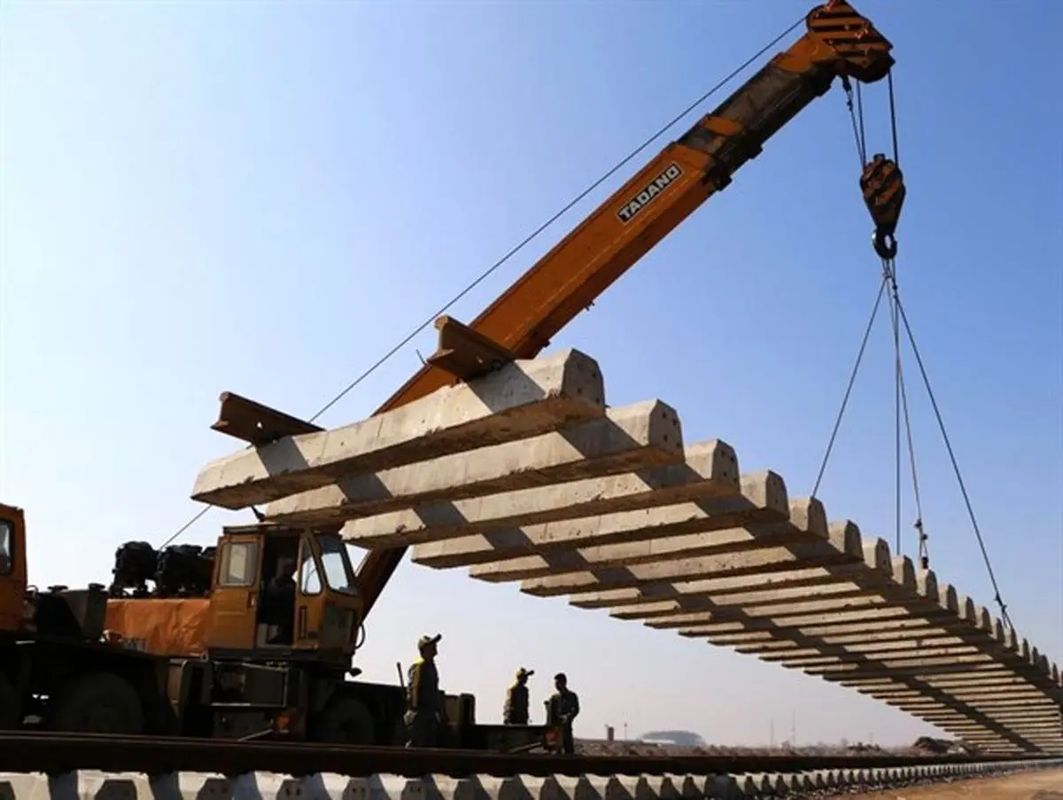 تنها ۴۰ درصد راه آهن رشت قزوین ریل گذاری شده است