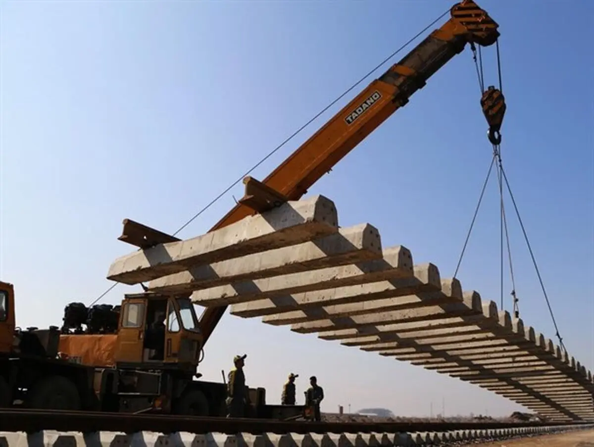 تنها ۴۰ درصد راه آهن رشت قزوین ریل گذاری شده است