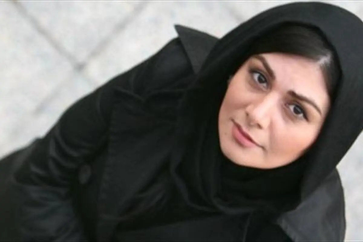 هنگامه قاضیانی در کتابخانه ای بزرگ /عکس