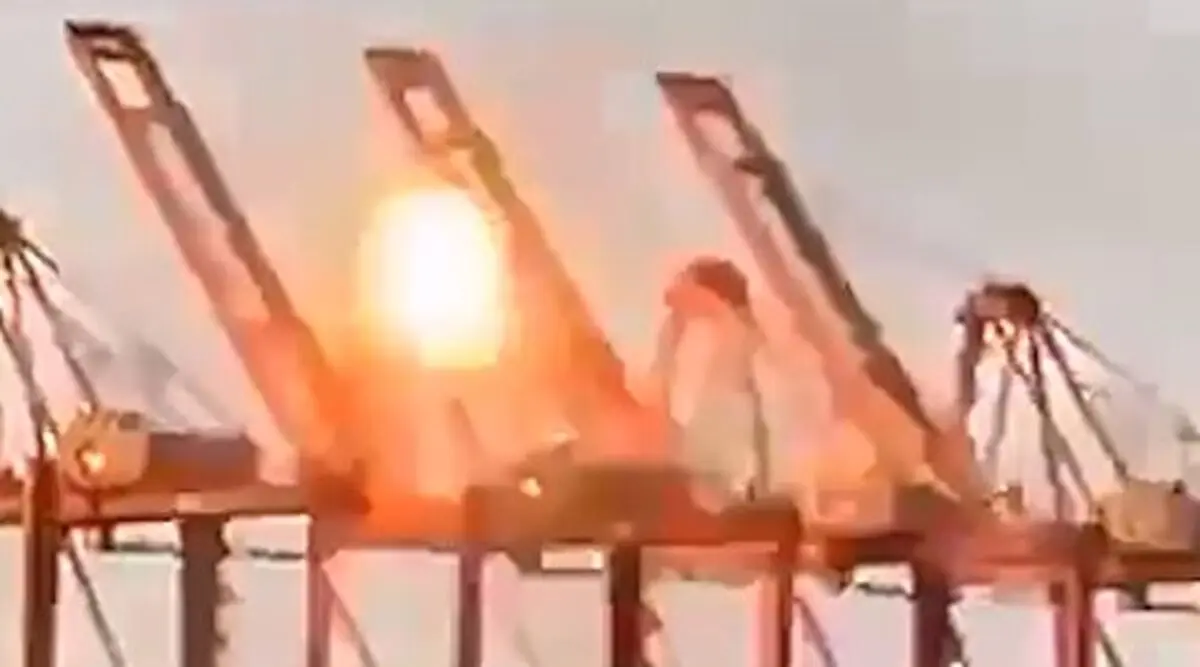  لحظه اصابت پهپاد انتحاری به بندر الفحل عمان 