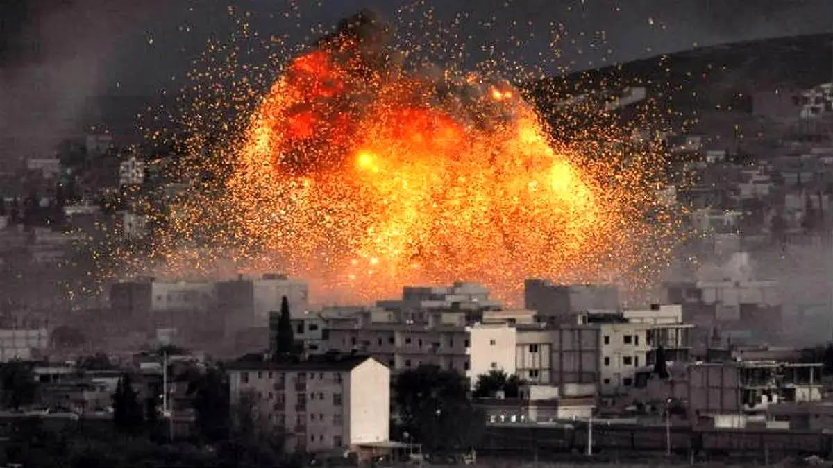 حملات سنگین هوایی آمریکا به مواضعی در سوریه / فیلم