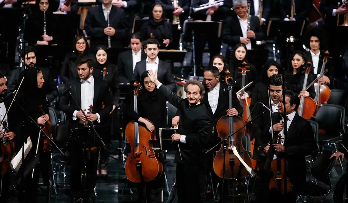 ارکستر سمفونیک تهران ، سمفونی بتهوون را اجرا می کند