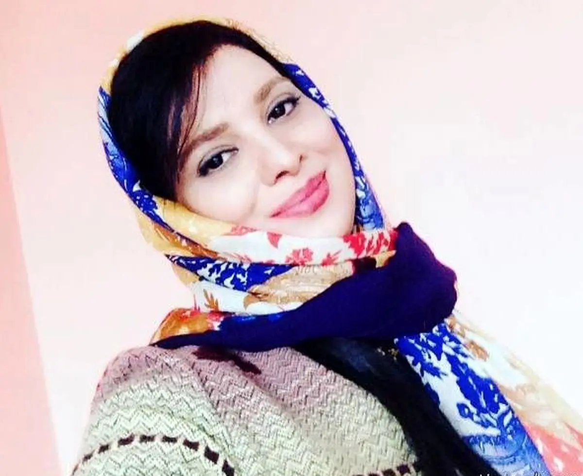 روشنک عجمیان در کنار زاینده رودِ بی آب! /عکس