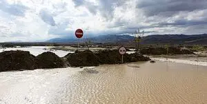 
سیلاب راه ارتباطی ۳ روستای غرب پلدختر را قطع کرد
